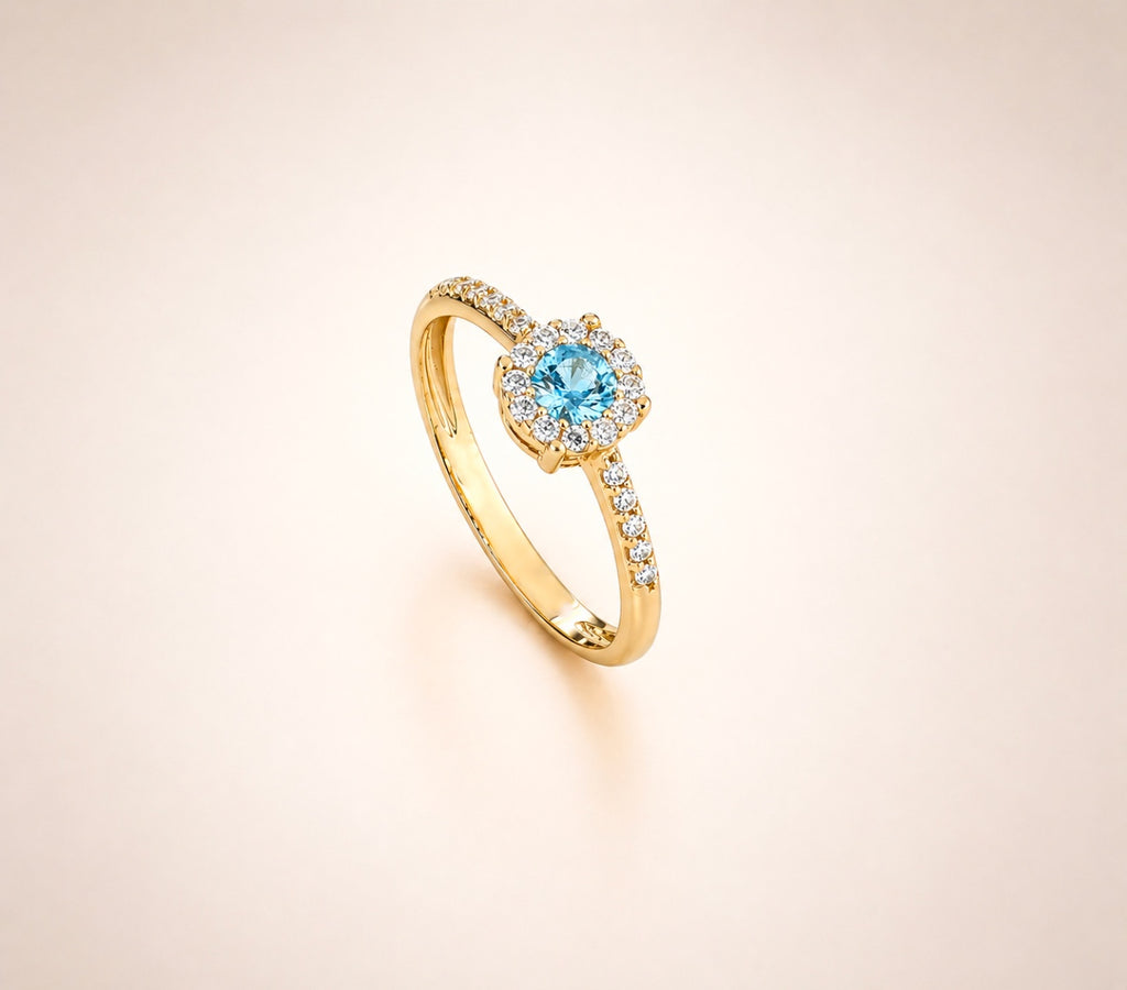 Anello Magic con zircone acquamarina centrale e contorno di micro-zirconi bianchi