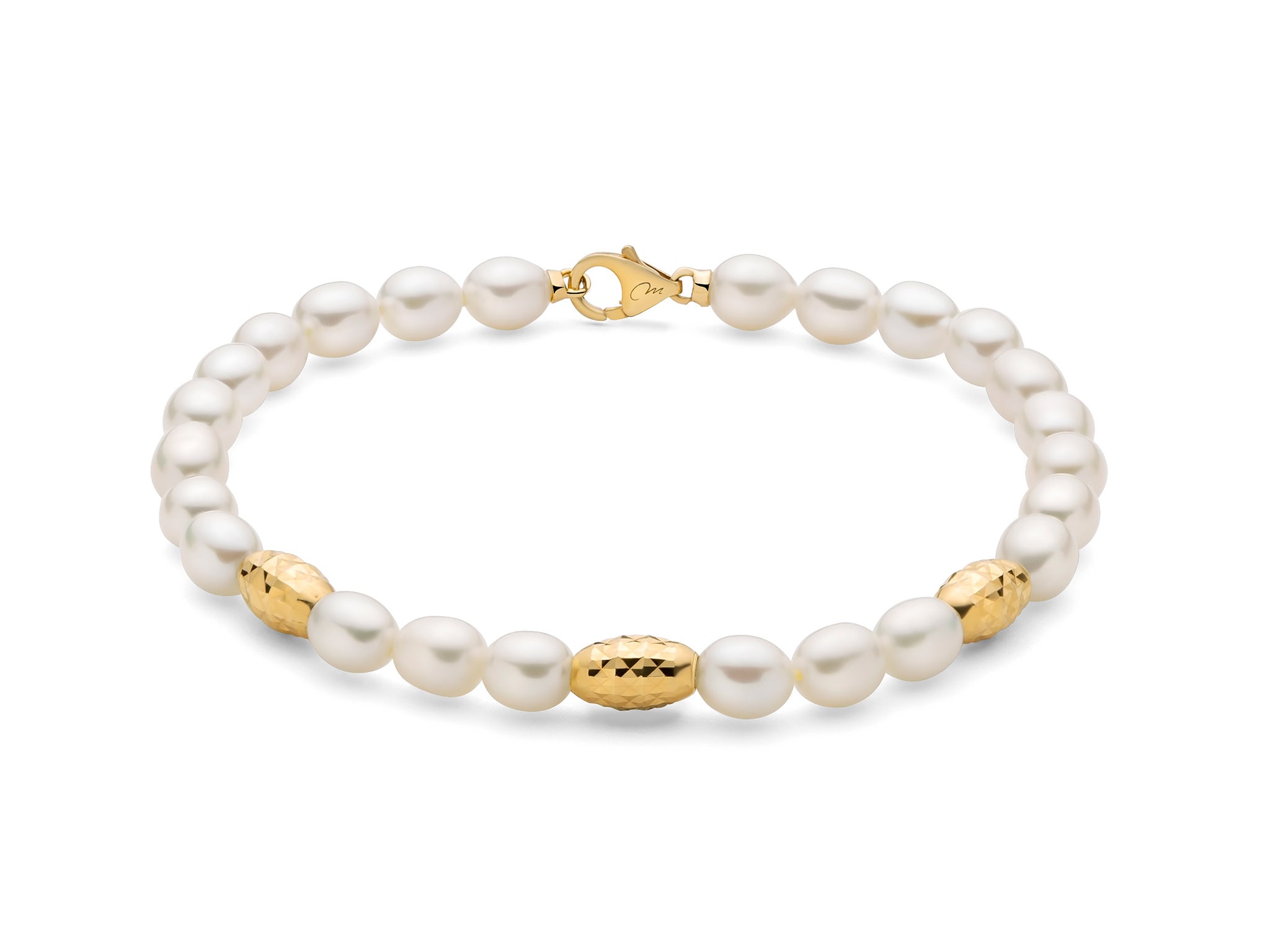 Bracciale Pepite di perle 5-5,5 con tre elementi in argento dorato diamantato.