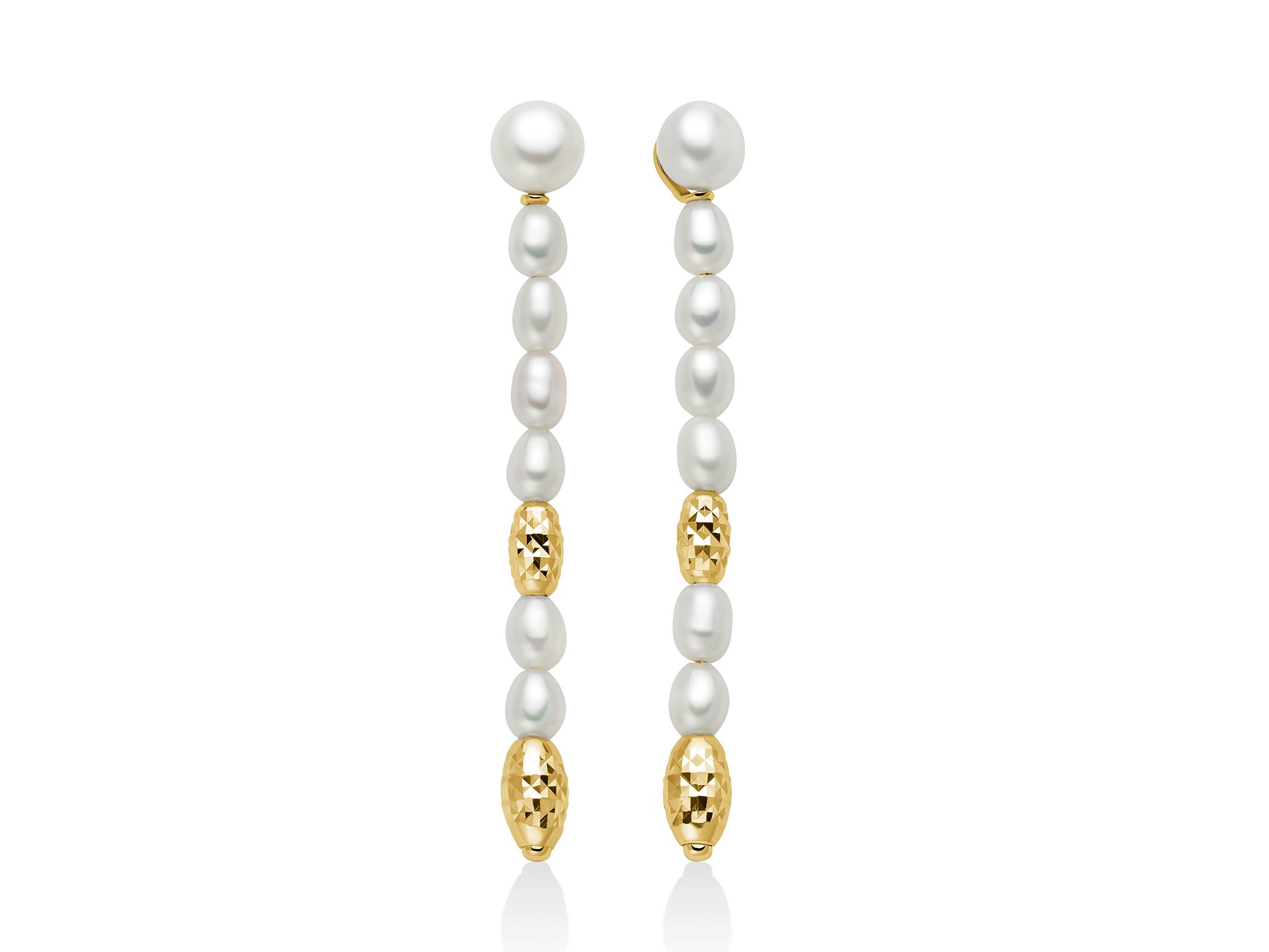 Orecchini pendenti Pepite di perle con elementi in argento dorato.