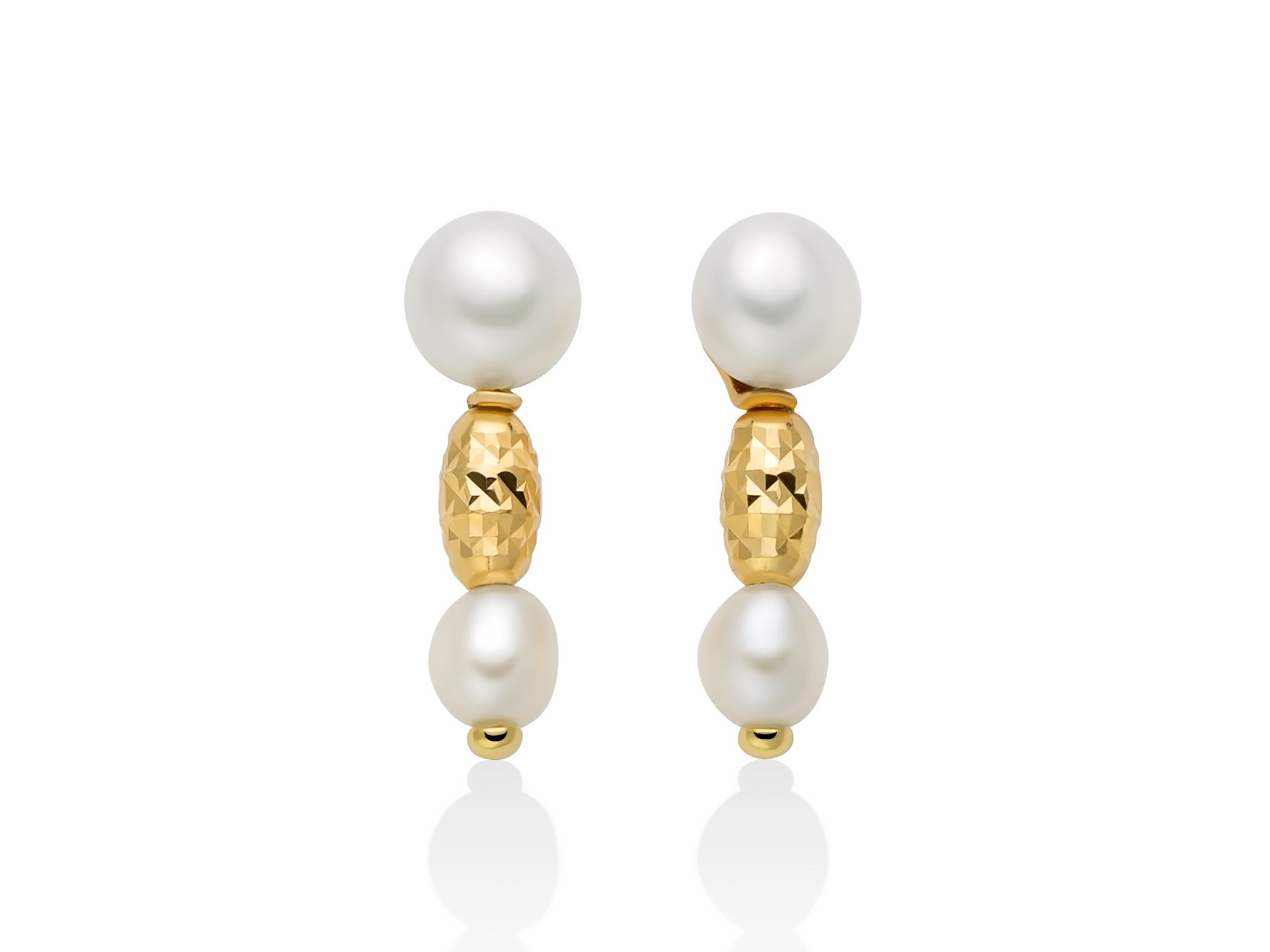 Orecchini a lobo Pepite di perle con elementi in argento dorato.